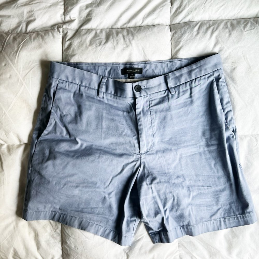 Banana Republic Blue Khaki Aiden Short | Size 34 | Excellent Condition | Mens